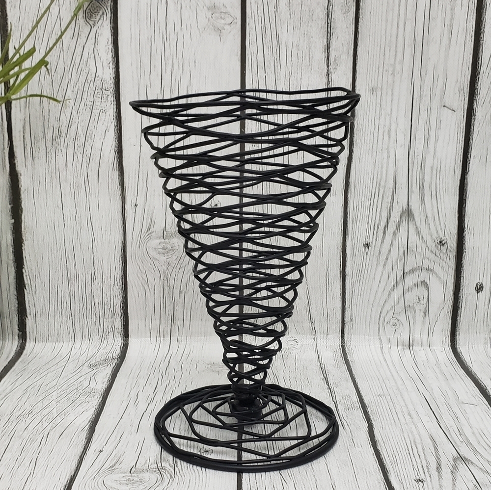 Tablecraft Artisan Round Black Appetizer Wire Cone Basket